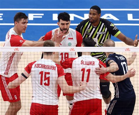 Polska narodowa drużyna w siatkówkę przegrała w finałowym spotkaniu mundialu z drużyną narodową Włoch wynikiem jeden do trzech!