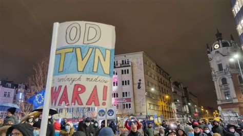 Protesty sprzeciwiające się Lex TVN - w jaki sposób wygląda ich przebieg?