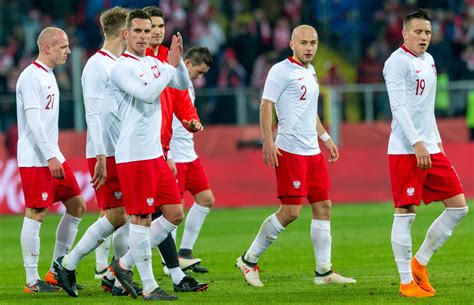 Piłkarze naszej reprezentacji są o wiele bliżej rywalizowania w barażowych zmaganiach po tym jak ograli narodową kadrę Albanii! Nadzwyczaj ciężkie spotkanie piłkarskiej reprezentacji Polski w eliminacjach do mistrzostw świata!